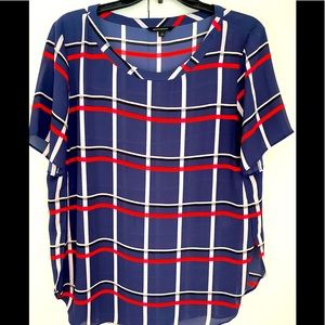 Banana Republic short sleeve, side slit blouse